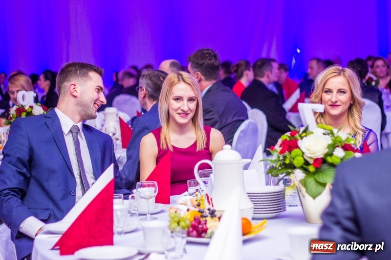 Zdjęcie w galerii na portalu naszraciborz.pl: Pietrowicka gala przedsiębiorczości już po raz trzynasty. Wręczono pięć statuetek wiadomości z regionu