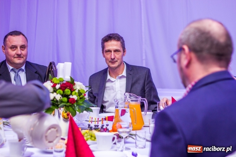 Zdjęcie w galerii na portalu naszraciborz.pl: Pietrowicka gala przedsiębiorczości już po raz trzynasty. Wręczono pięć statuetek wiadomości z regionu