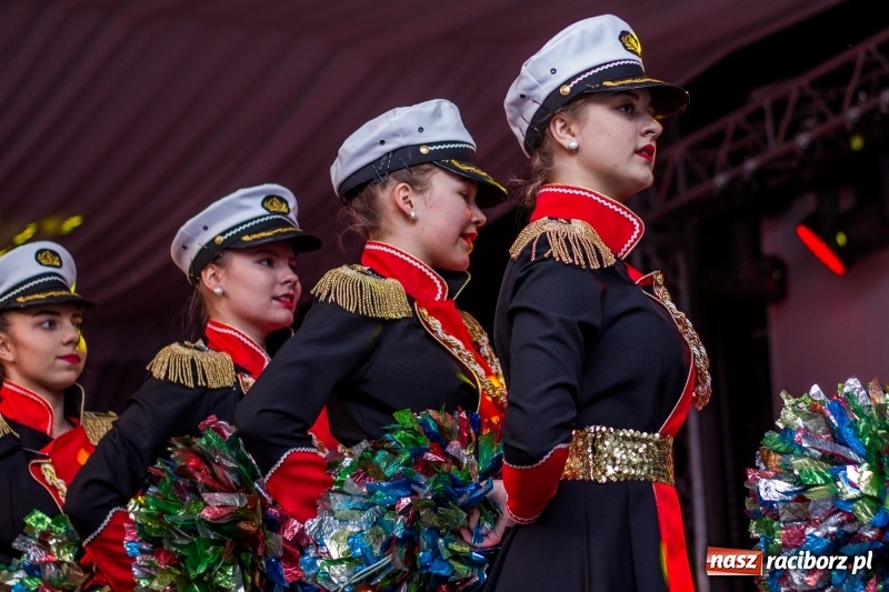 Zdjęcie w galerii na portalu naszraciborz.pl: Pietrowicka gala przedsiębiorczości już po raz trzynasty. Wręczono pięć statuetek wiadomości z regionu