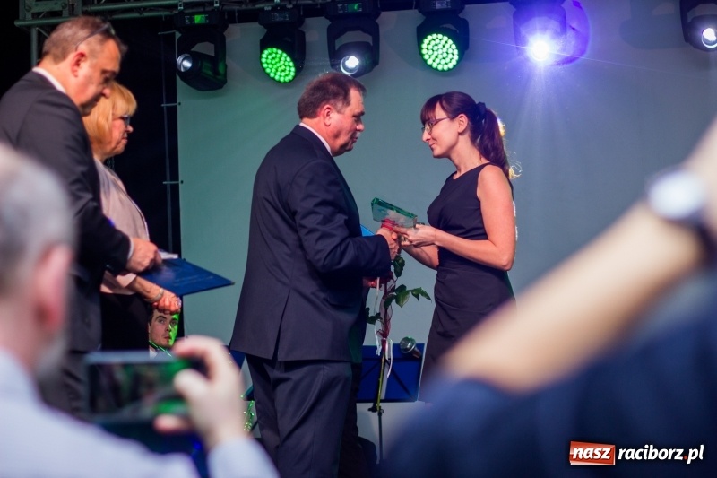 Zdjęcie w galerii na portalu naszraciborz.pl: Pietrowicka gala przedsiębiorczości już po raz trzynasty. Wręczono pięć statuetek wiadomości z regionu