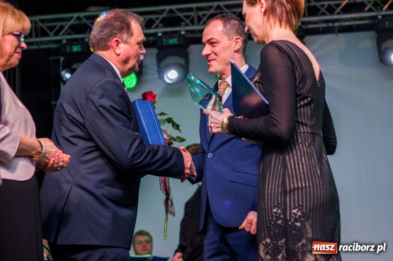 Zdjęcie w galerii na portalu naszraciborz.pl: Pietrowicka gala przedsiębiorczości już po raz trzynasty. Wręczono pięć statuetek wiadomości z regionu