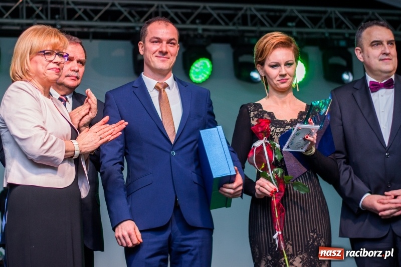 Zdjęcie w galerii na portalu naszraciborz.pl: Pietrowicka gala przedsiębiorczości już po raz trzynasty. Wręczono pięć statuetek wiadomości z regionu