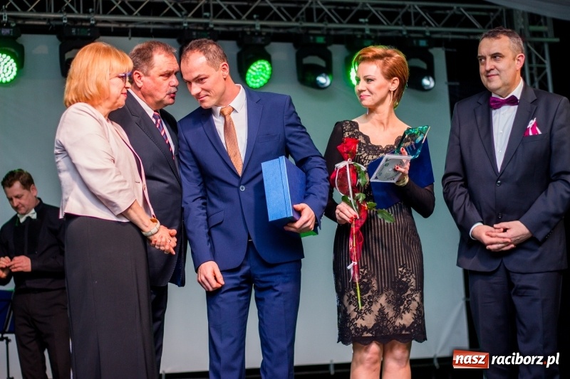 Zdjęcie w galerii na portalu naszraciborz.pl: Pietrowicka gala przedsiębiorczości już po raz trzynasty. Wręczono pięć statuetek wiadomości z regionu