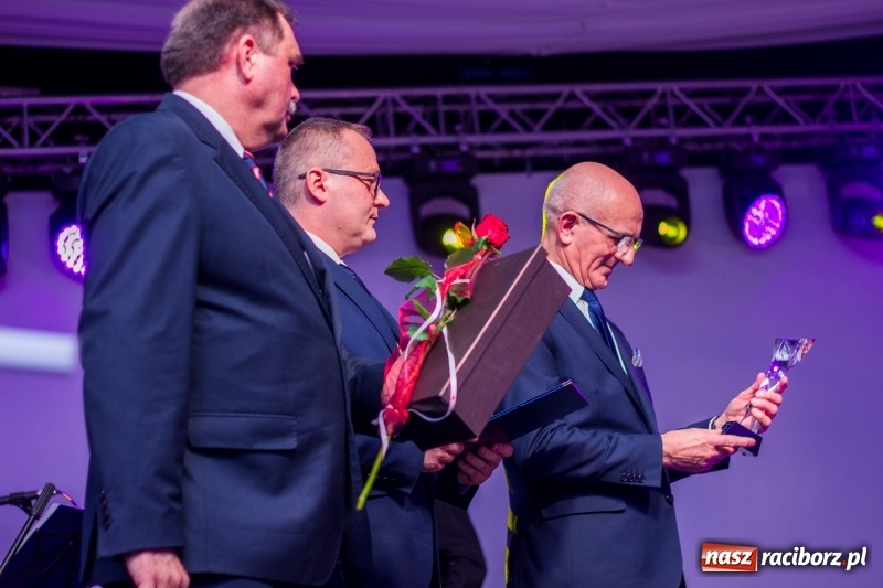 Zdjęcie w galerii na portalu naszraciborz.pl: Pietrowicka gala przedsiębiorczości już po raz trzynasty. Wręczono pięć statuetek wiadomości z regionu