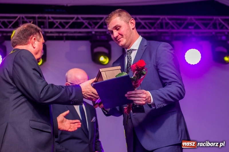 Zdjęcie w galerii na portalu naszraciborz.pl: Pietrowicka gala przedsiębiorczości już po raz trzynasty. Wręczono pięć statuetek wiadomości z regionu