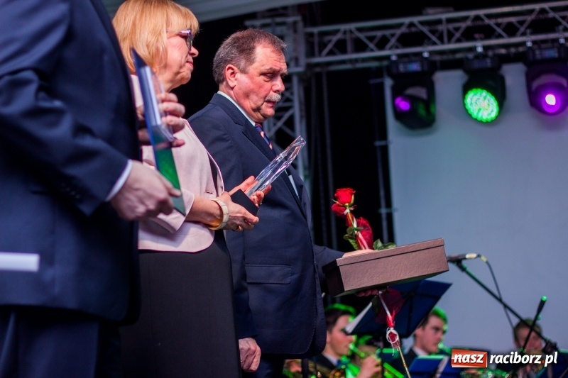 Zdjęcie w galerii na portalu naszraciborz.pl: Pietrowicka gala przedsiębiorczości już po raz trzynasty. Wręczono pięć statuetek wiadomości z regionu