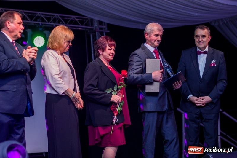 Zdjęcie w galerii na portalu naszraciborz.pl: Pietrowicka gala przedsiębiorczości już po raz trzynasty. Wręczono pięć statuetek wiadomości z regionu