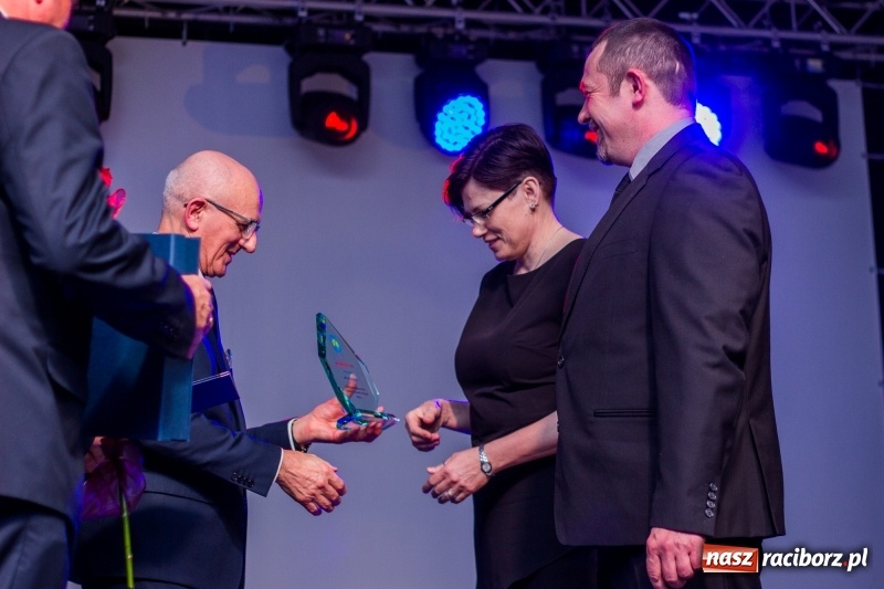 Zdjęcie w galerii na portalu naszraciborz.pl: Pietrowicka gala przedsiębiorczości już po raz trzynasty. Wręczono pięć statuetek wiadomości z regionu