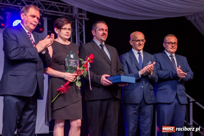 Zdjęcie w galerii na portalu naszraciborz.pl: Pietrowicka gala przedsiębiorczości już po raz trzynasty. Wręczono pięć statuetek wiadomości z regionu