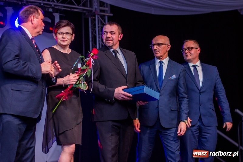 Zdjęcie w galerii na portalu naszraciborz.pl: Pietrowicka gala przedsiębiorczości już po raz trzynasty. Wręczono pięć statuetek wiadomości z regionu