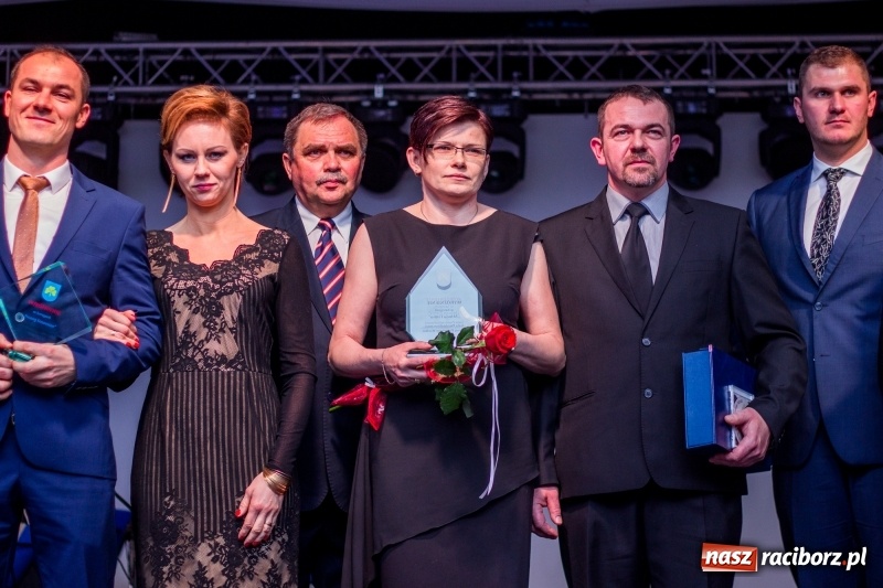 Zdjęcie w galerii na portalu naszraciborz.pl: Pietrowicka gala przedsiębiorczości już po raz trzynasty. Wręczono pięć statuetek wiadomości z regionu