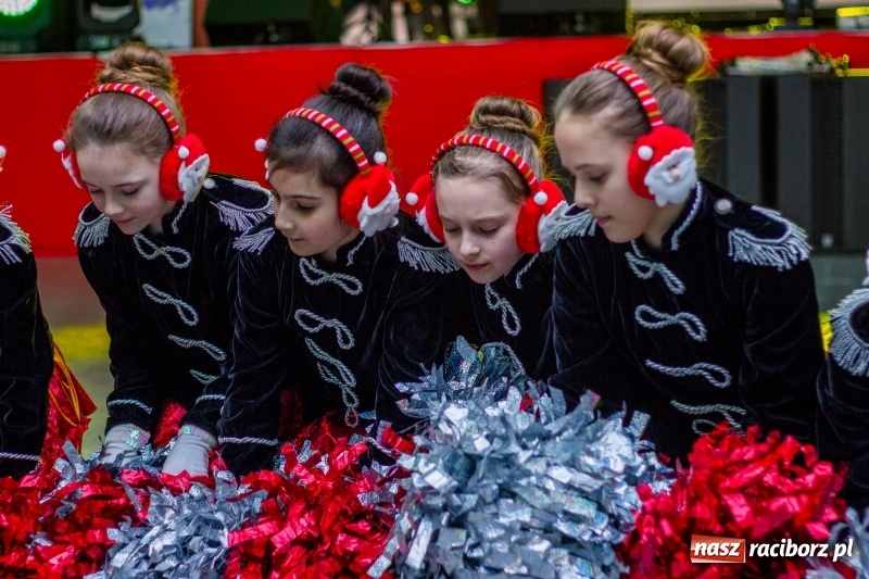 Zdjęcie w galerii na portalu naszraciborz.pl: Pietrowicka gala przedsiębiorczości już po raz trzynasty. Wręczono pięć statuetek wiadomości z regionu