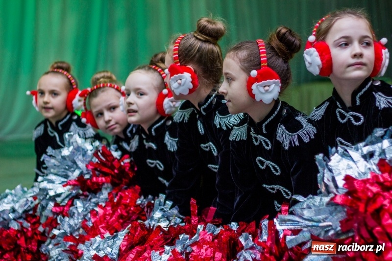 Zdjęcie w galerii na portalu naszraciborz.pl: Pietrowicka gala przedsiębiorczości już po raz trzynasty. Wręczono pięć statuetek wiadomości z regionu