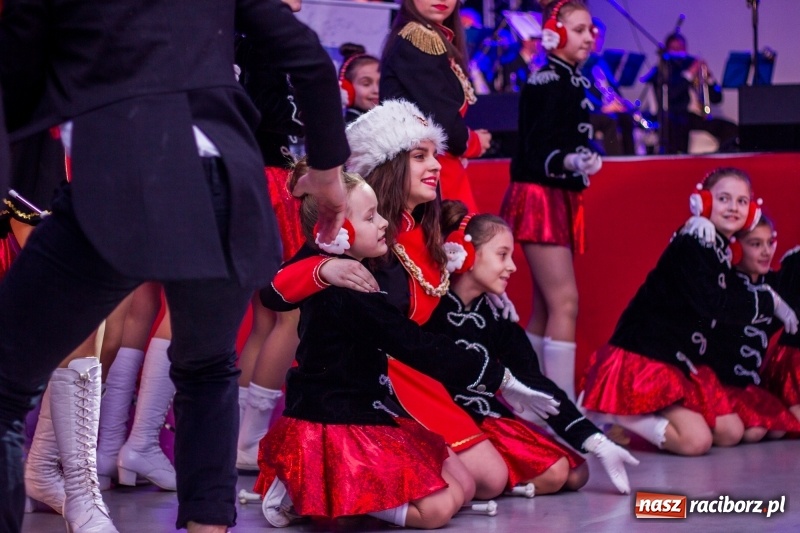 Zdjęcie w galerii na portalu naszraciborz.pl: Pietrowicka gala przedsiębiorczości już po raz trzynasty. Wręczono pięć statuetek wiadomości z regionu