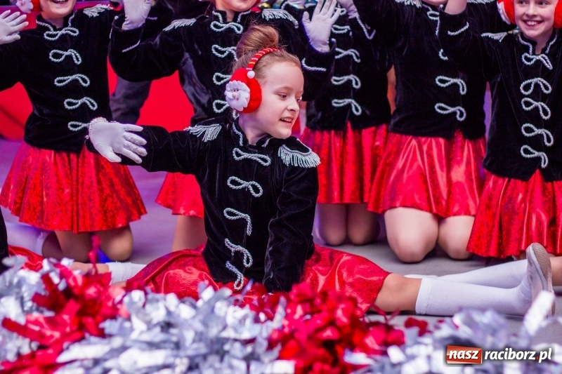 Zdjęcie w galerii na portalu naszraciborz.pl: Pietrowicka gala przedsiębiorczości już po raz trzynasty. Wręczono pięć statuetek wiadomości z regionu