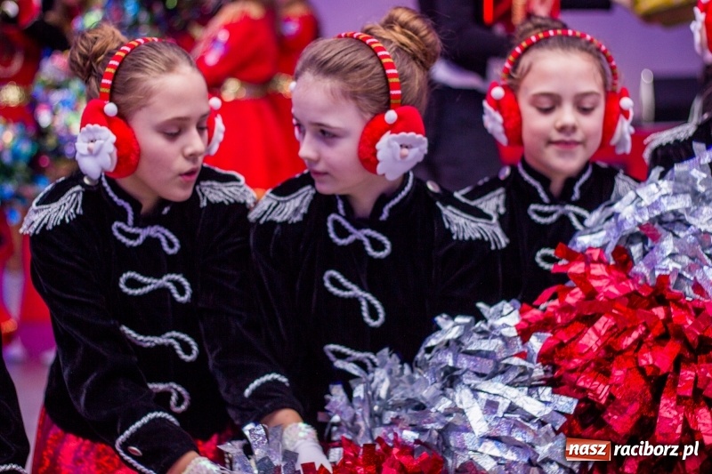 Zdjęcie w galerii na portalu naszraciborz.pl: Pietrowicka gala przedsiębiorczości już po raz trzynasty. Wręczono pięć statuetek wiadomości z regionu