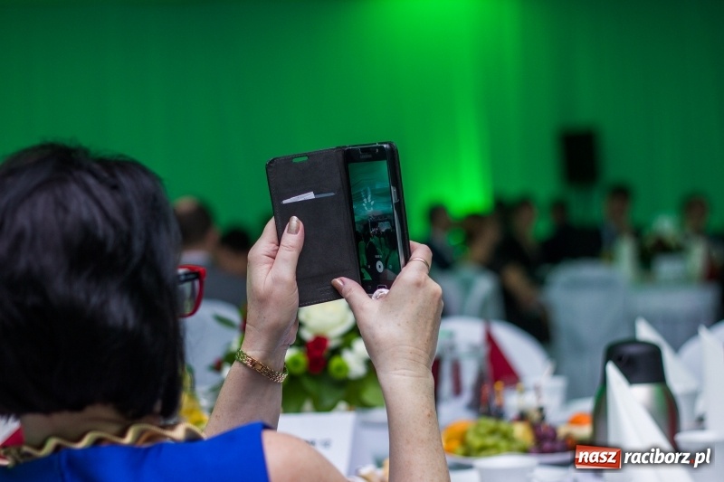 Zdjęcie w galerii na portalu naszraciborz.pl: Pietrowicka gala przedsiębiorczości już po raz trzynasty. Wręczono pięć statuetek wiadomości z regionu