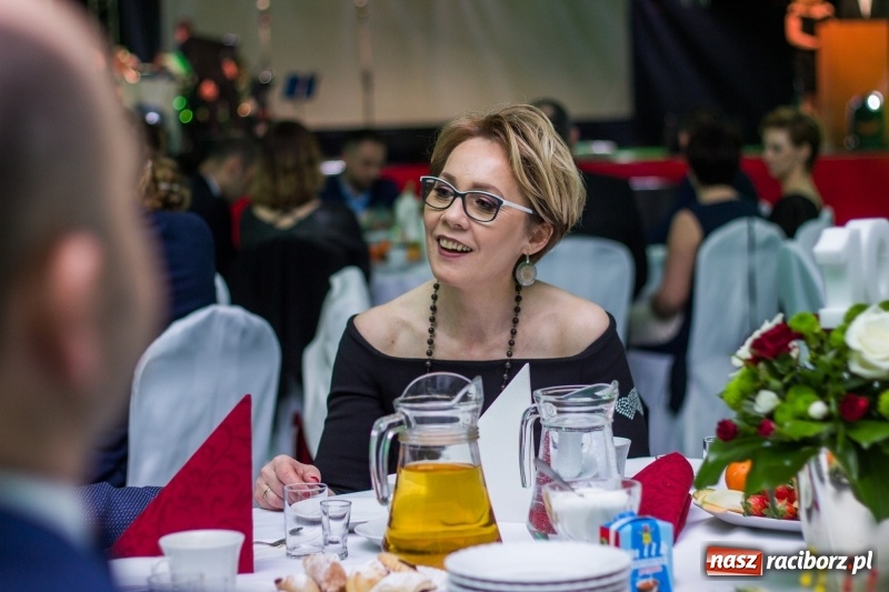 Zdjęcie w galerii na portalu naszraciborz.pl: Pietrowicka gala przedsiębiorczości już po raz trzynasty. Wręczono pięć statuetek wiadomości z regionu