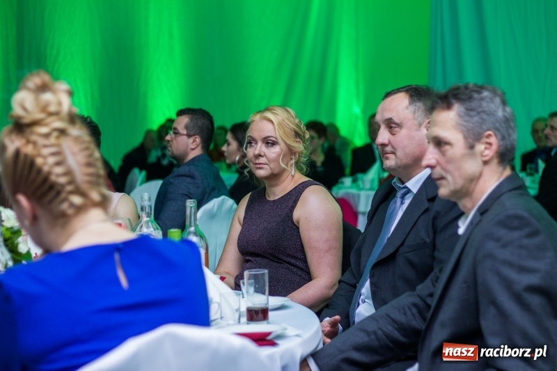 Zdjęcie w galerii na portalu naszraciborz.pl: Pietrowicka gala przedsiębiorczości już po raz trzynasty. Wręczono pięć statuetek wiadomości z regionu