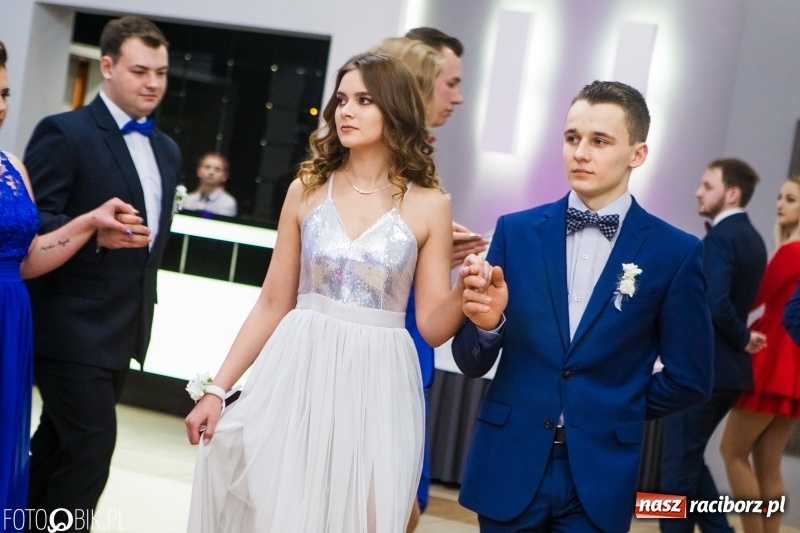 Zdjęcie w galerii na portalu naszraciborz.pl: Maturzyści Budowlanki bawią się w Bravo  wiadomości z regionu