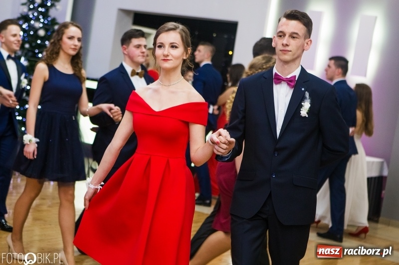 Zdjęcie w galerii na portalu naszraciborz.pl: Maturzyści Budowlanki bawią się w Bravo  wiadomości z regionu