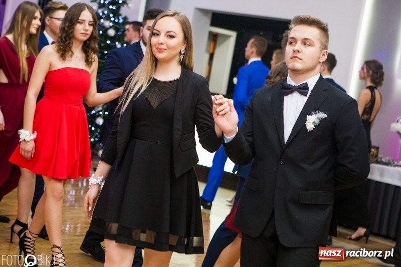 Zdjęcie w galerii na portalu naszraciborz.pl: Maturzyści Budowlanki bawią się w Bravo  wiadomości z regionu