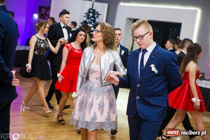 Zdjęcie w galerii na portalu naszraciborz.pl: Maturzyści Budowlanki bawią się w Bravo  wiadomości z regionu