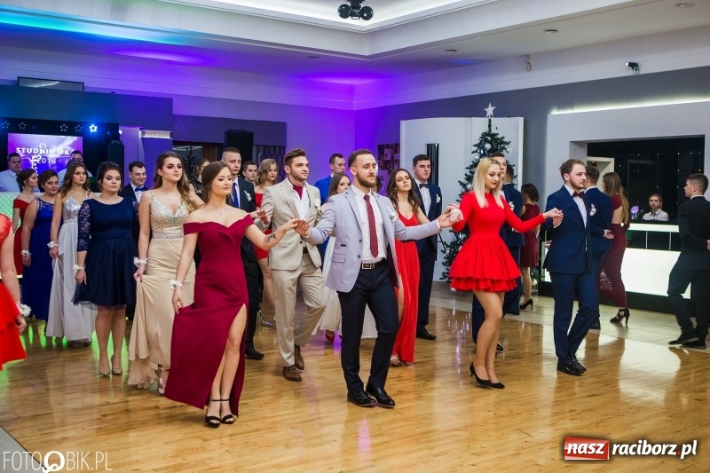 Zdjęcie w galerii na portalu naszraciborz.pl: Maturzyści Budowlanki bawią się w Bravo  wiadomości z regionu