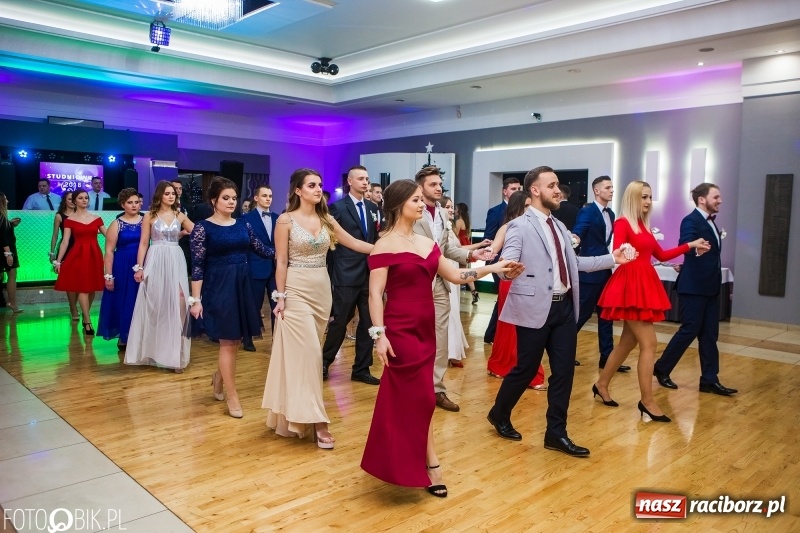 Zdjęcie w galerii na portalu naszraciborz.pl: Maturzyści Budowlanki bawią się w Bravo  wiadomości z regionu