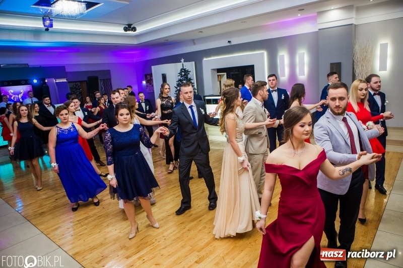 Zdjęcie w galerii na portalu naszraciborz.pl: Maturzyści Budowlanki bawią się w Bravo  wiadomości z regionu