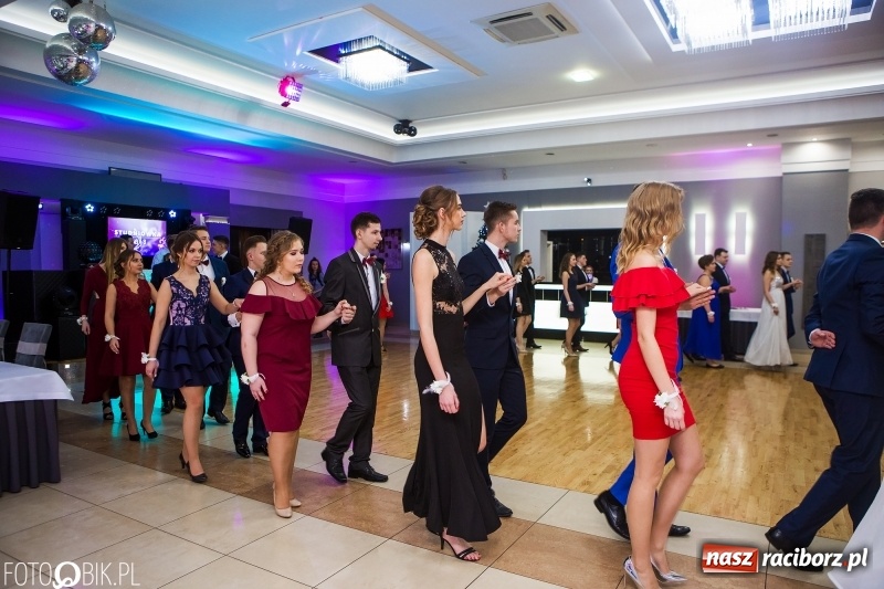 Zdjęcie w galerii na portalu naszraciborz.pl: Maturzyści Budowlanki bawią się w Bravo  wiadomości z regionu