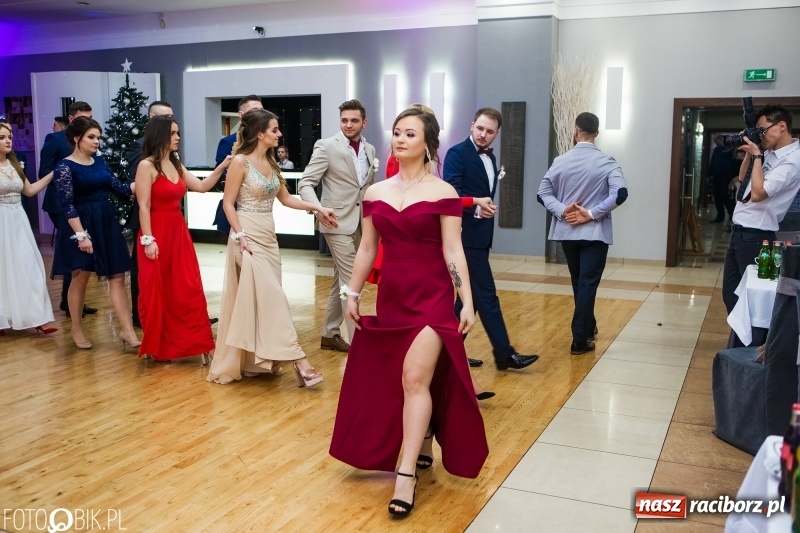 Zdjęcie w galerii na portalu naszraciborz.pl: Maturzyści Budowlanki bawią się w Bravo  wiadomości z regionu