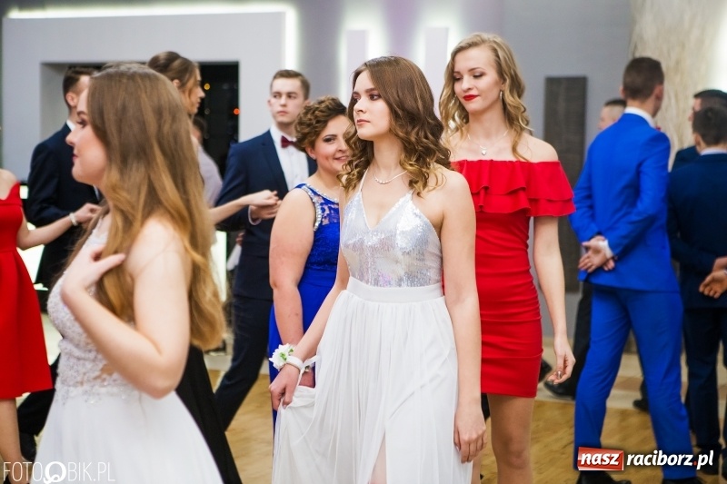 Zdjęcie w galerii na portalu naszraciborz.pl: Maturzyści Budowlanki bawią się w Bravo  wiadomości z regionu