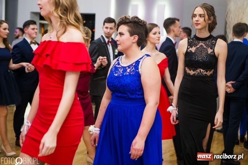 Zdjęcie w galerii na portalu naszraciborz.pl: Maturzyści Budowlanki bawią się w Bravo  wiadomości z regionu