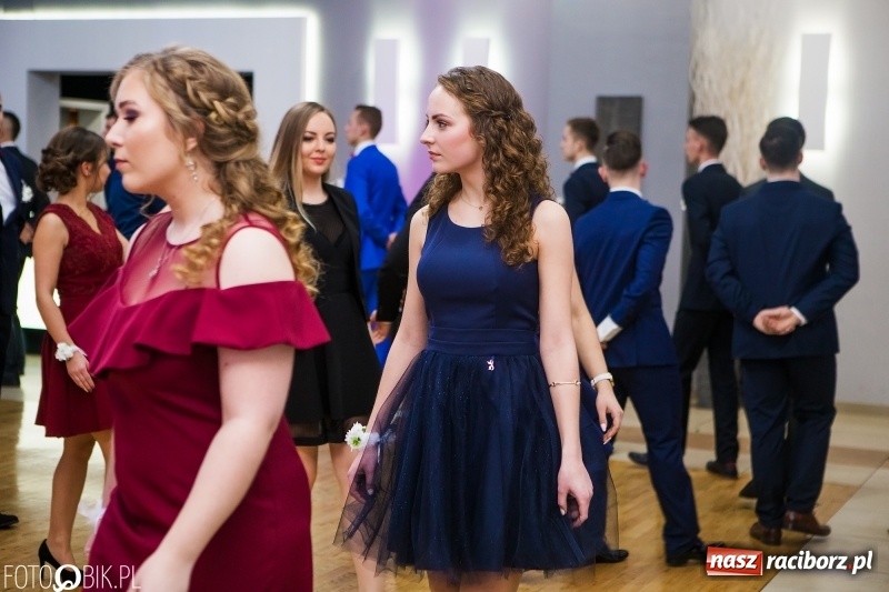 Zdjęcie w galerii na portalu naszraciborz.pl: Maturzyści Budowlanki bawią się w Bravo  wiadomości z regionu