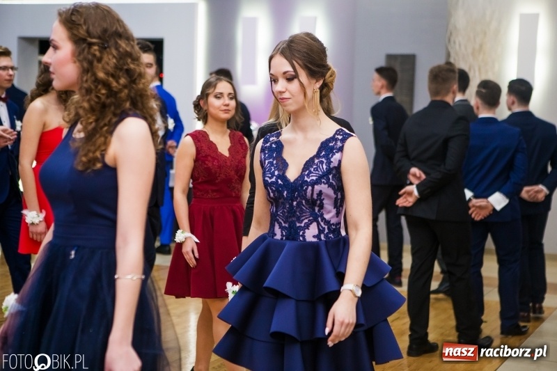 Zdjęcie w galerii na portalu naszraciborz.pl: Maturzyści Budowlanki bawią się w Bravo  wiadomości z regionu