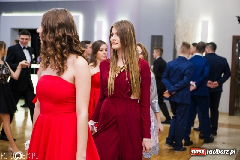 Zdjęcie w galerii na portalu naszraciborz.pl: Maturzyści Budowlanki bawią się w Bravo  wiadomości z regionu