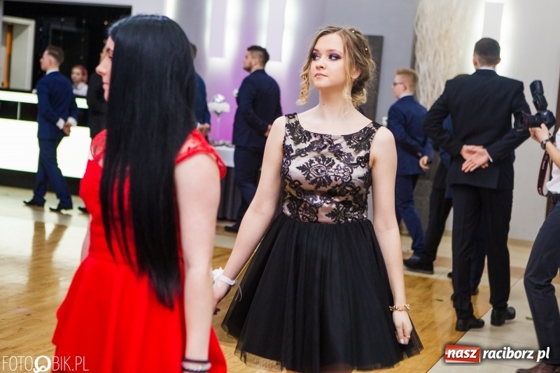 Zdjęcie w galerii na portalu naszraciborz.pl: Maturzyści Budowlanki bawią się w Bravo  wiadomości z regionu