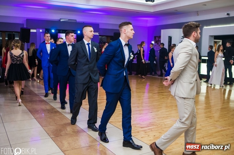 Zdjęcie w galerii na portalu naszraciborz.pl: Maturzyści Budowlanki bawią się w Bravo  wiadomości z regionu