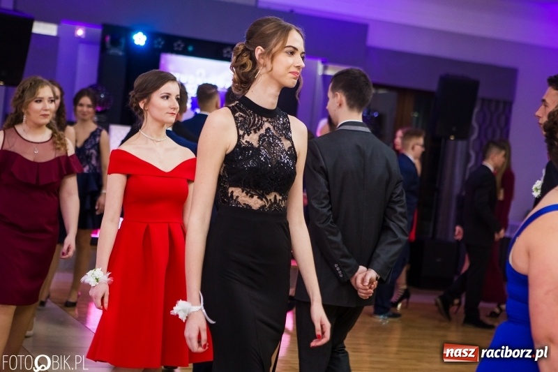 Zdjęcie w galerii na portalu naszraciborz.pl: Maturzyści Budowlanki bawią się w Bravo  wiadomości z regionu