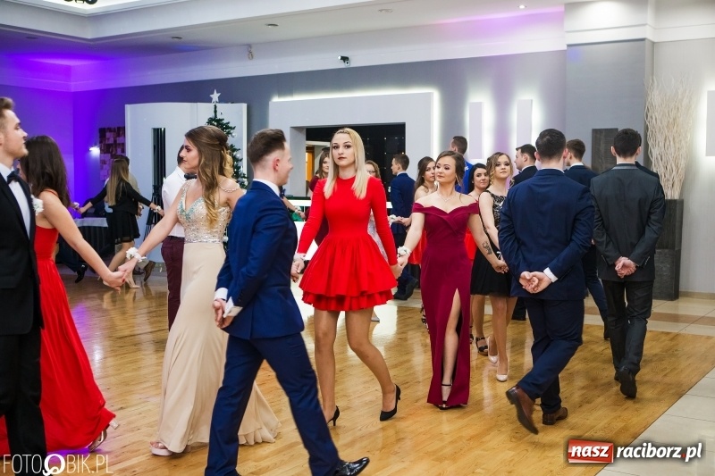 Zdjęcie w galerii na portalu naszraciborz.pl: Maturzyści Budowlanki bawią się w Bravo  wiadomości z regionu