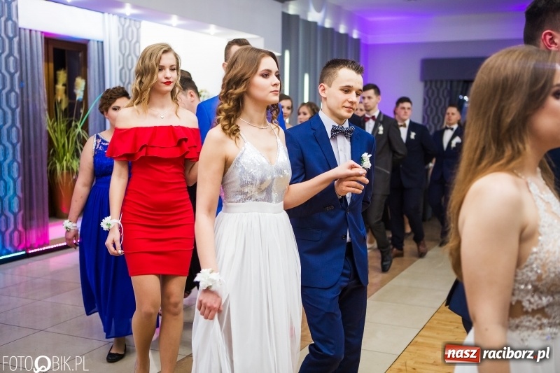 Zdjęcie w galerii na portalu naszraciborz.pl: Maturzyści Budowlanki bawią się w Bravo  wiadomości z regionu