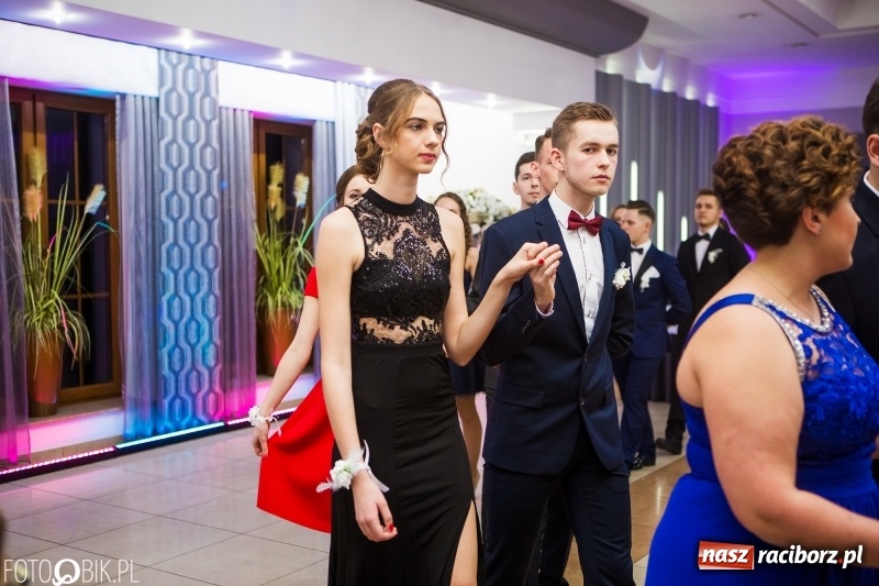 Zdjęcie w galerii na portalu naszraciborz.pl: Maturzyści Budowlanki bawią się w Bravo  wiadomości z regionu