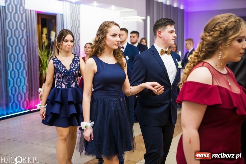 Zdjęcie w galerii na portalu naszraciborz.pl: Maturzyści Budowlanki bawią się w Bravo  wiadomości z regionu