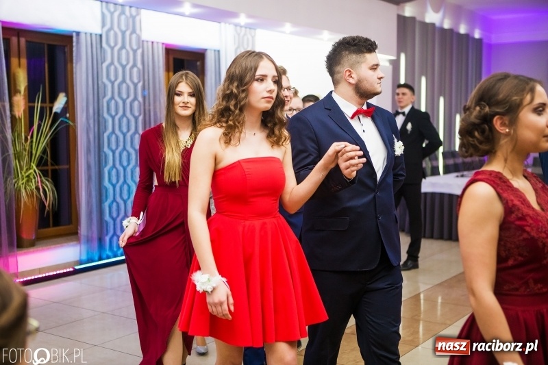 Zdjęcie w galerii na portalu naszraciborz.pl: Maturzyści Budowlanki bawią się w Bravo  wiadomości z regionu