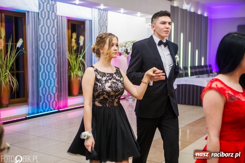 Zdjęcie w galerii na portalu naszraciborz.pl: Maturzyści Budowlanki bawią się w Bravo  wiadomości z regionu