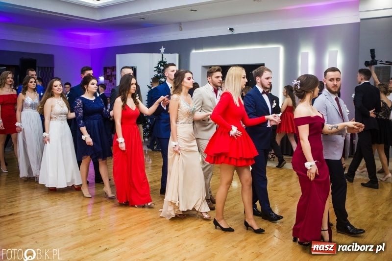 Zdjęcie w galerii na portalu naszraciborz.pl: Maturzyści Budowlanki bawią się w Bravo  wiadomości z regionu