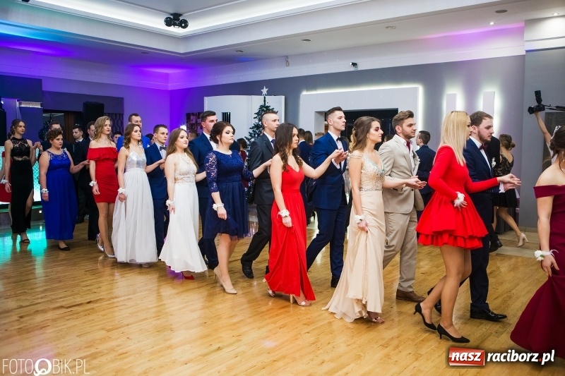 Zdjęcie w galerii na portalu naszraciborz.pl: Maturzyści Budowlanki bawią się w Bravo  wiadomości z regionu