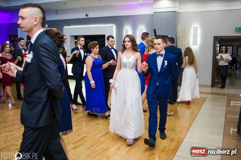 Zdjęcie w galerii na portalu naszraciborz.pl: Maturzyści Budowlanki bawią się w Bravo  wiadomości z regionu