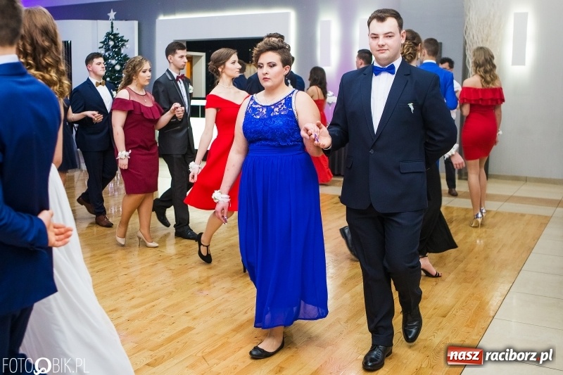 Zdjęcie w galerii na portalu naszraciborz.pl: Maturzyści Budowlanki bawią się w Bravo  wiadomości z regionu